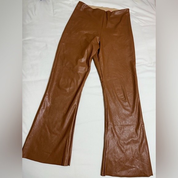 COMMANDO REVOLVE Faux Leather Cropped Flare Pants Large - Picture 4 of 7